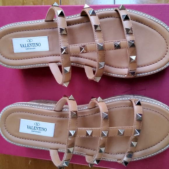 Valentino Garavani Shoes - Valentino Garavani Rockstud Sandals!EUC!!